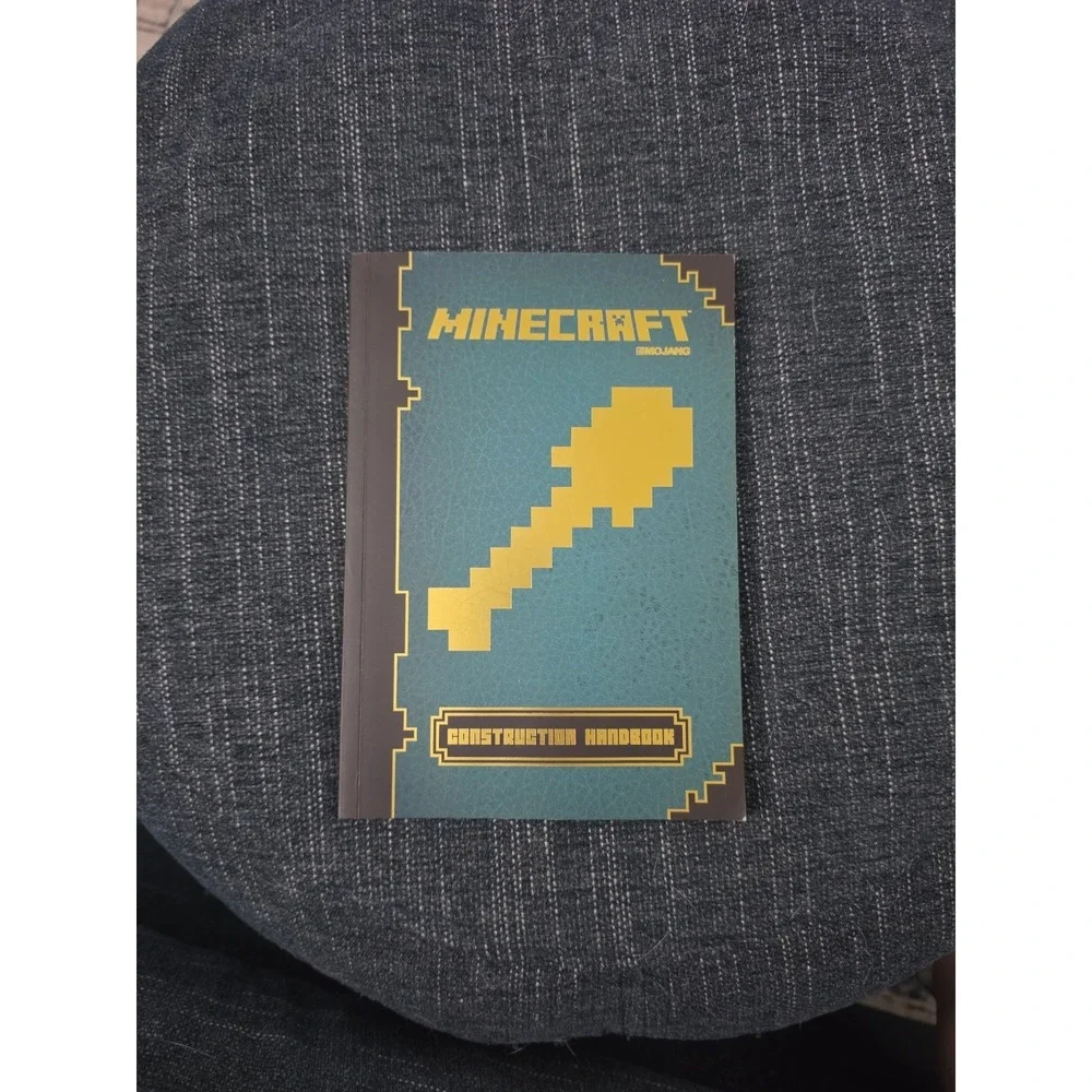 Minecraft : Construction Handbook by‎ Mojang Staff (Trade Paperback)